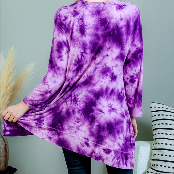 ⭐️ 2/$20 NEW ALLIE & ROB Purple Burst Tie Dye Asymmetrical Hem Top - Picture 4 of 4